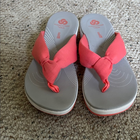 Clarks Coral and White Women's Sandals sz 9 - Picture 1 of 4